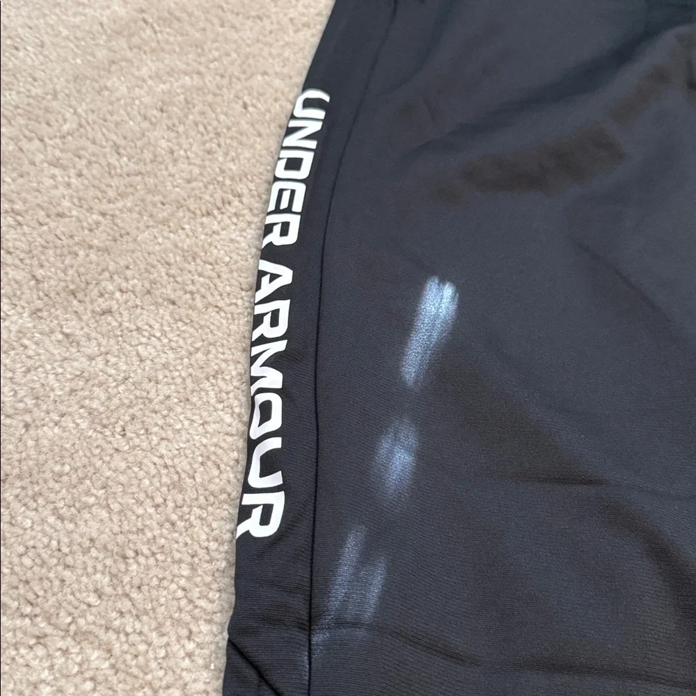 Youth medium black under Armour sweatpants NWT